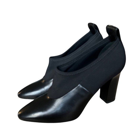 Via Spiga Bayne Black Leather Booties Block Heel Pointed Toe Womens 7.5M Office - Picture 3 of 6